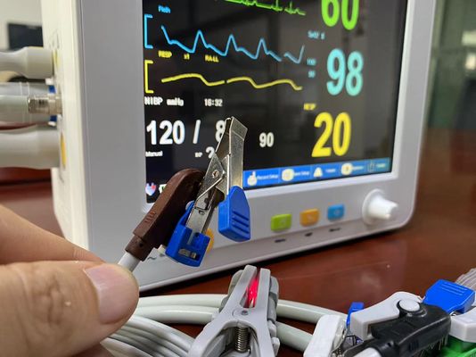 8.4 EtCO2 ECG SPO2 NIBP 임시와 인치 TFT LCD 수의학 다중 파라미터 모니터